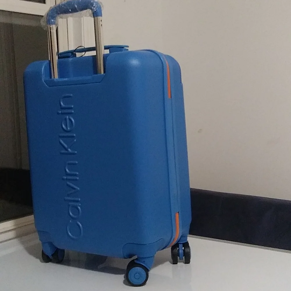 Calvin Klein Avenue Lanes Hardside Spinner Luggage with TSA Lock, Sky Bl…
